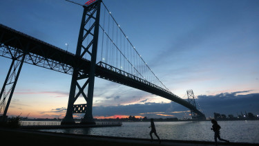 Váratlan ultimátumot adott Donald Trump: befenyítette Amerika szövetségesét - 6,4 milliárd dolláros projekt borulhat