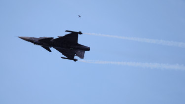 Lezuhant egy magyar Gripen vadászgép Szolnok mellett