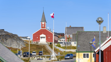 Idegen ország zászlóját húzták fel Grönland fővárosában – Mit szól ehhez Donald Trump?