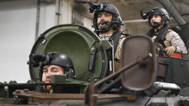 Megindultak a NATO-csapatok: hatalmas katonai konvoj lépi át a magyar határt