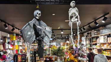 Sorra vonják ki a halloweeni termékeket a boltokból az egész Lengyelországot megrázó iskolai késes támadások után