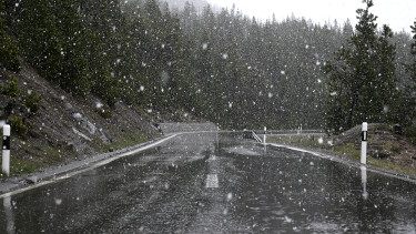 Egy havi csapadék zúdulhat le Magyarországon, havazás is jöhet!