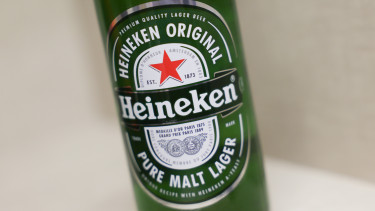 6000 fős leépítés jöhet a Heinekennél