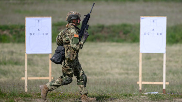 Bejelentették: hazajönnek a magyar katonák a folyamatos iráni támadás alatt álló erbíli bázisról