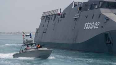 Durvul a helyzet Hormuznál: Irán rátámadott két hajóra, gyakorlatilag túszul ejtették őket