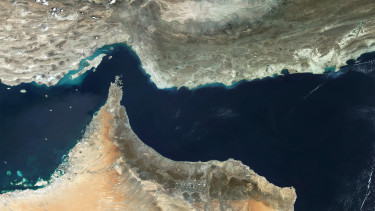 Bekövetkezett, amitől mindenki tartott: sorra függesztik fel az olajszállítmányokat a Hormuzi-szorosban