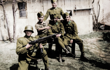Hungarian_soldiers_in_WWII_(34129662973) (1)