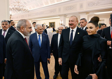 Ilham_Aliyev,_First_Lady_Mehriban_Aliyeva_attend_dinner_hosted_on_behalf_of_Recep_Tayyip_Erdogan_in_Ankara_09