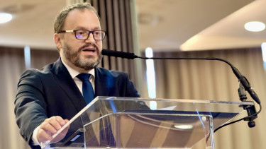 Kármán András: a felhalmozott bizalmatlanság kamataira pazarolunk el rengeteg pénzt