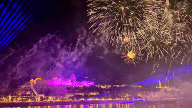 Miközben mindenki az Otthon Startra figyelt, még nagyobbat durrant a magyarok kedvenc hitele