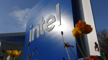 Nagyot esett az Intel árfolyama - Elfogytak a szerverchipek az AI-láz közepén