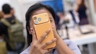 Úgy veszik az új iPhone-t, mint a cukrot