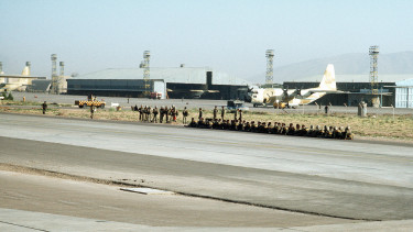 Vége van: szétbombázza Amerika az iráni légierő büszkeségeit – Lángokban állnak a veterán repülő monstrumok