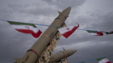 Nincs vége: Irán újabb támadást indított, ballisztikus rakéták vették célba Dubajt