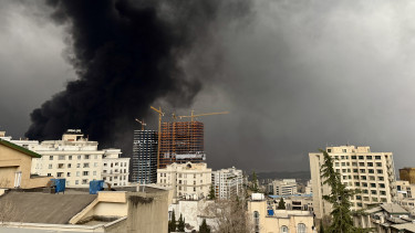 Szétlövi Irán az öböl tankerhajóit, hatalmasat ugrott az olajár, eszkalálódik a háború - Percről percre tudósítunk az iráni háborúról csütörtökön 