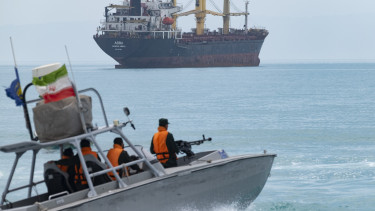 Bejelentette a rezsim parancsnoka: teljesen lezárhatják a világ egyik legfontosabb tengeri útvonalát – Ezt az egész világ megérezheti