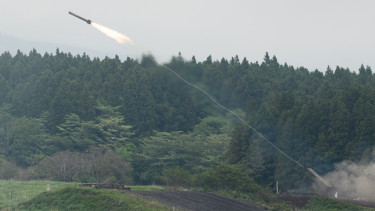 Nem csitul a feszültség a távol-keleti hatalmak között: Tokió teleszórja rakétákkal a térséget