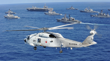 JMSDF hadihajóinak egy csoportja tart gyakorlatot