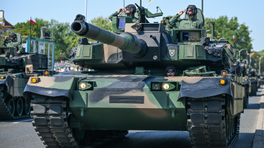 Közép-Európában épül a kontinens tanknagyhatalma – Folyamatosan gördülnek majd le a gyártósorról a rettegett K2-esek