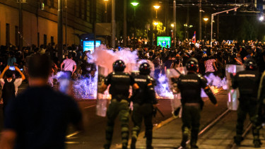 Elszabadult az utcai erőszak, forrong Magyarország szomszédja – Moszkva sem hagyta szó nélkül a zavargást