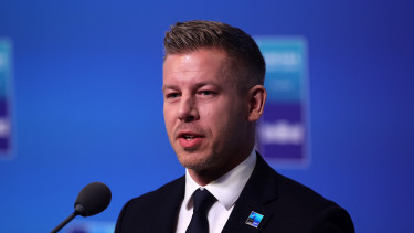Tisza-kormány:  több bejelentést is tett Magyar Péter a Redditen, hétfőn szavaznak az Alaptörvény módosításáról