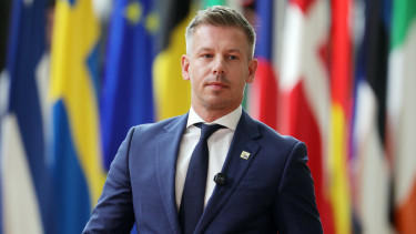 Magyar Péter: marad a 13. és 14. havi nyugdíj, jövőre kifizetik a Nyugdíjas SZÉP-kártya első részletét