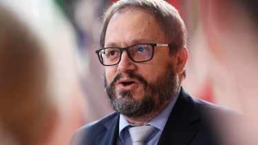 Az összeomlás határára került a gyermekvédelem, milliárdokat mozgósít a kormány