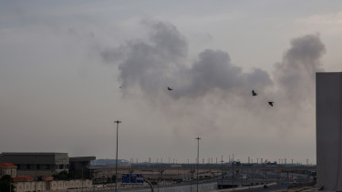 Hirtelen felhívta Irán az egyik országot, amit eddig megállás nélkül bombázott – Kínos magyarázkodás lett belőle