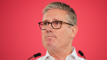 Lassan biztos, lefőtt a kávé a Downing Streeten: a szakadék szélén küzd a túlélésért az európai hatalom vezetője