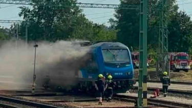 Órákra leállt Kelenföld és a fél ország: nem a kigyulladt mozdony a legnagyobb baj 