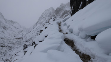 kína-időjárás-havazás-meteorológia-turizmus-hó-mentés-mount everest-mentőakció-ázsiai