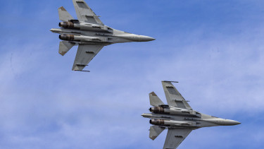 Súlyos incidensek buktak ki: a PLA J-16-os vadászgépei rakétákat indítottak, tüzelőállásba helyezkedtek