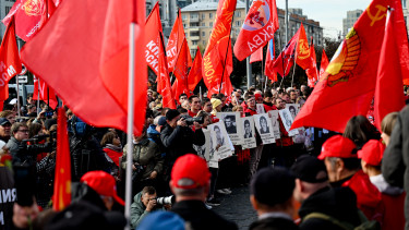 Felvonultak a kommunisták, a „cár” távozását követelték