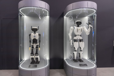 Koreai humanoid robotok Kjongdzsuban kiállítva