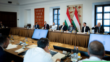 Orbán Viktor összehívta a kormány tagjait, hamarosan jöhet a bejelentés a döntésekről