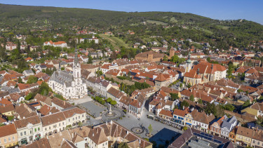 Azbeszt-ügy: drámai a helyzet a magyar turistavárosban, azonnali mentőövet kérnek a Tisza-kormánytól