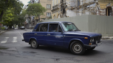 Nagyon furcsa dokumentumot lobogtatott egy ukrán férfi a lengyel határon – Nem meglepő, hogy lekapcsolták