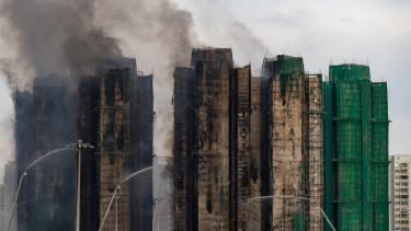 Tömegtragédia a világ egyik legnagyobb pénzügyi központjában: nőtt a halálos áldozatok száma, többeket letartóztattak