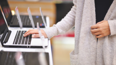 Bezárta üzleteit az Aqua