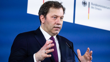 „Ez nem a mi háborúnk!” – Példátlanul erős kritika érkezett Németországból Amerika és Izrael iráni támadásaival szemben