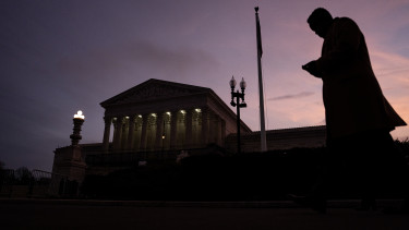 Elhalasztották a történelmi ítéletet az Egyesült Államokban: még nyugodtan alhat Trump