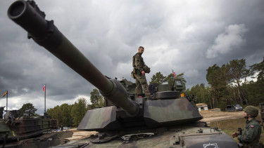 Bemondták az oroszok: a NATO legerősebb hatalmának tízezer katonája gyűlt össze Oroszország határán