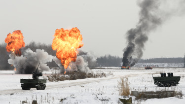 Megvillantotta legjobb fegyvereit a NATO egyik legerősebb országa - Látványos erődemonstrációval ijesztenek rá az oroszokra