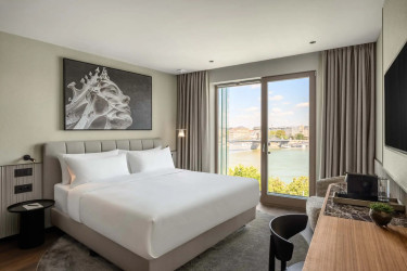 Leon-Hotel-Budapest-Riverside-Hillside-View-Room2