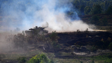 Felbukkantak Oroszország határán a legmodernebb Leopard 2A8-as harckocsik - Itt meg mi történik?