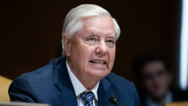 Azonnal bevetnék a nemrég elhunyt szenátor Oroszország elleni szankciós fegyverét
