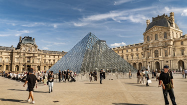 Durva áremelést tervez a Louvre, de nem mindenkinek