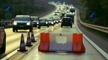 14 kilométeres dugó van az M1-esen