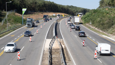 Hármas karambol volt az M1-es autópályán, 5 kilométeres a kocsisor