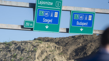 Figyelmeztet a közút: teljes forgalommegállítás jön ezen az autópályán!